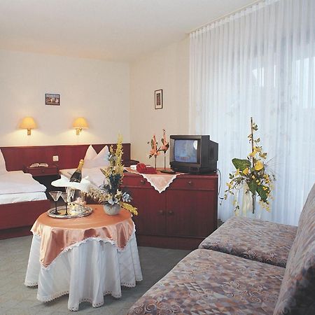 Hotel Zur Schmiede Алсфелд Екстериор снимка